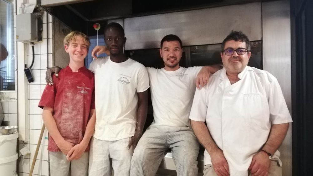De g. à d. : Mathéo, apprenti, Lozzo, Abdul et Michel Panek.