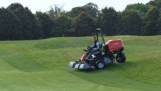 Tondeuse électrique SLF1 ELiTE de Jacobsen : une première au Golf National