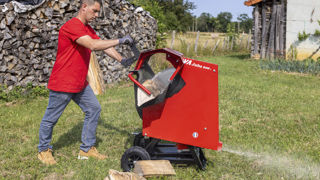 Kiva lance sa gamme de scies à bûche.