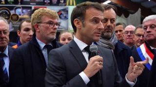 En déplacement dans le Pas-de-Calais, Emmanuel Macron a annoncé un « fonds exceptionnel de soutien » pour les agriculteurs, y compris ceux de Bretagne et de Normandie touchés par les tempêtes.