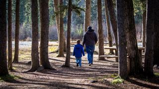 Continuer d'avoir une activité physique importante permet de garder le moral en dépit de la baisse de la luminosité. Continuer d'avoir une activité physique importante permet de garder le moral en dépit de la baisse de la luminosité.