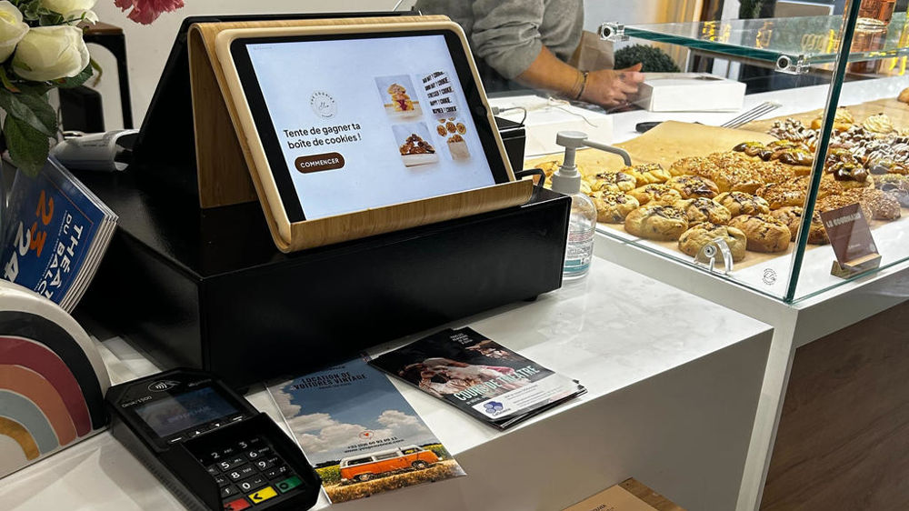 L'initiation de la relation digitale avec le client peut entre autres se faire via un terminal dédié dans le point de vente.