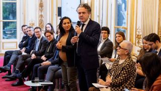 Sarah El Haïry et Christophe Béchu ont présenté la troisième stratégie nationale biodiversité, à Matignon le 27 novembre 2023. Sarah El Haïry et Christophe Béchu ont présenté la troisième stratégie nationale biodiversité, à Matignon le 27 novembre 2023.