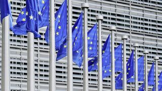 La Commission européenne doit examiner « la nécessité d’une action de l’Union européenne pour lutter contre les émissions liées à l’élevage de bétail" d'ici le 31 décembre 2026. La Commission européenne doit examiner « la nécessité d’une action de l’Union européenne pour lutter contre les émissions liées à l’élevage de bétail" d'ici le 31 décembre 2026.
