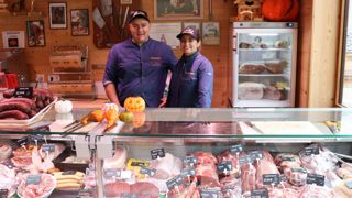 Thibault et Mélissa ont créé en 2018 la SAS Aux Saveurs des reines pour transformer et vendre leurs hérens, ainsi que d'autres produits issus de producteurs voisins. Thibault et Mélissa ont créé en 2018 la SAS Aux Saveurs des reines pour transformer et vendre leurs hérens, ainsi que d'autres produits issus de producteurs voisins.
