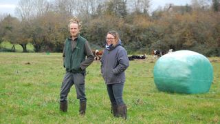 « Les animaux conduits de cette manière s’habituent à être manipulés régulièrement », apprécie Ludivine André, salariée de l’exploitation de Guillaume Le Bellego.