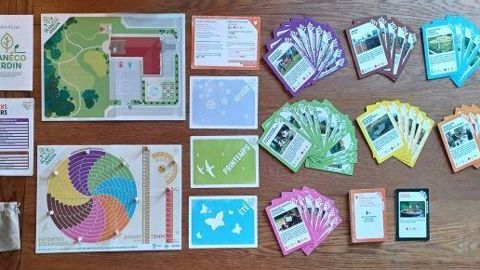 Conçu avec et pour les gestionnaires de sites de l’Etat, le kit pédagogique répond également aux besoins des gestionnaires publics et privés d’espaces végétalisés souhaitant engager une transition vers une gestion plus écologique. Conçu avec et pour les gestionnaires de sites de l’Etat, le kit pédagogique répond également aux besoins des gestionnaires publics et privés d’espaces végétalisés souhaitant engager une transition vers une gestion plus écologique.