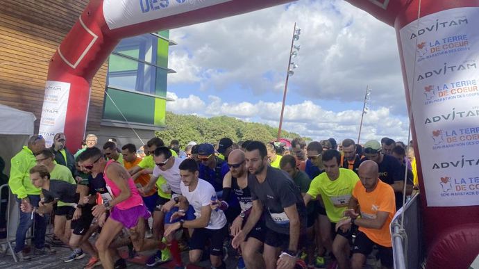 Le prochain semi-marathon des coops aura bien lieu grâce à EMC2 et Lorca qui vont ensemble l'organiser avec le soutien d'Area. Ici, photo du départ des 10 et 21 km le 23 septembre 2023 pour la 14e édition gérée par Advitam.