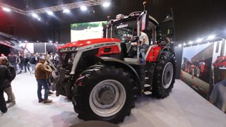 Le Massey Ferguson 9S était présenté pour la première fois en France au Salon des ETA.