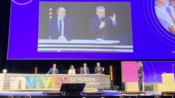 Le président, Jérôme Calleau, et le directeur d'InVivo, Thierry Blandinières, présentent le plan stratégique Grandir ensemble 2024-2027.
