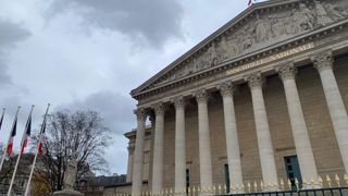 Le budget pour 2024 qui prévoit 7 milliards d'euros pour l'agriculture a été adopté par l'Assemblée nationale le mardi 19 décembre 2023. Le budget pour 2024 qui prévoit 7 milliards d'euros pour l'agriculture a été adopté par l'Assemblée nationale le mardi 19 décembre 2023.