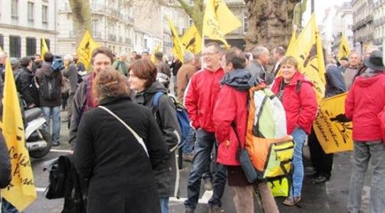 La Confédération paysanne bât le pavé faute de se faire entendre sur les chaines audiovisuelles.