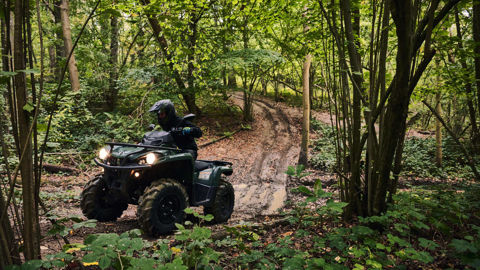 Le quad Can-Am Outlander de troisième génération reçoit le moteur monocylindre Rotax de 650 cm3 de cylindrée. Le quad Can-Am Outlander de troisième génération reçoit le moteur monocylindre Rotax de 650 cm3 de cylindrée.