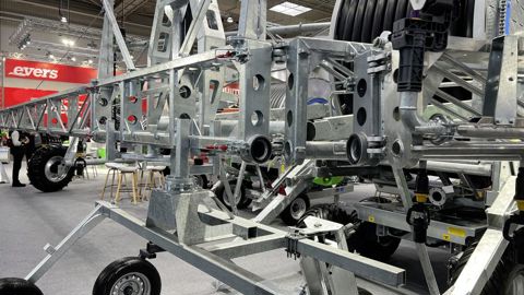 La rampe AS 50 Neo présentée à Agritechnica peut irriguer jusqu'à 72 m de largeur.