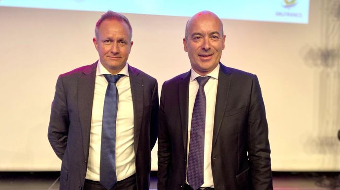 Laurent Vittoz (à g.) et Christophe Grison, respectivement DG et président de Valfrance, lors de l'AG de la coopérative, mercredi 10 janvier, à Meaux (Seine-et-Marne).