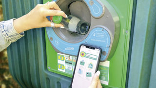 Le dispositif Cliiink encourage l’apport volontaire en conteneur en offrant des coupons de réduction. Le dispositif Cliiink encourage l’apport volontaire en conteneur en offrant des coupons de réduction.