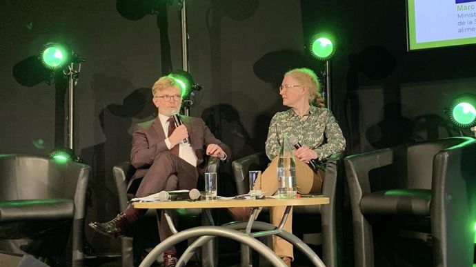 Marc Fesneau, ministre de l'Agriculture, et Céline Barthet, présidente d'IBMA France, sont revenus, à l'occasion des dixièmes rencontres du biocontrôle, mardi 16 janvier au Sival, à Angers, sur les leviers actionnés pour accélérer le déploiement du biocontrôle.