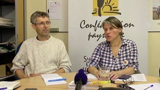 « Le dénominateur commun de toutes ces colères, c’est la rémunération des agriculteurs », défend la porte-parole de la Confédération paysanne, Laurence Marandola (à droite), accompagnée de Nicolas Fortin, secrétaire national. « Le dénominateur commun de toutes ces colères, c’est la rémunération des agriculteurs », défend la porte-parole de la Confédération paysanne, Laurence Marandola (à droite), accompagnée de Nicolas Fortin, secrétaire national.