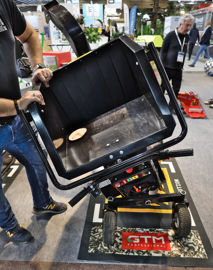 Le broyeur électrique GTS 1800 WDE dispose d’un essieu oscillant.