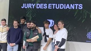 Matthieu Carla et son équipe récompensés du prix « Coup de cœur des étudiants » au concours des Carré des jardiniers 2023 à Paysalia. Matthieu Carla et son équipe récompensés du prix « Coup de cœur des étudiants » au concours des Carré des jardiniers 2023 à Paysalia.