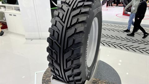 Trelleborg présente le pneu TM1 Eco Power1 destiné aux tracteurs électriques.