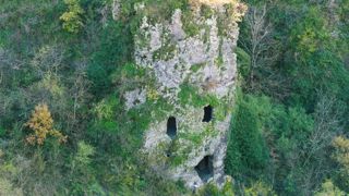 Aux balmes de Montbrun, le village médiéval troglodyte situé sur le plateau volcanique du Coiron. Aux balmes de Montbrun, le village médiéval troglodyte situé sur le plateau volcanique du Coiron.