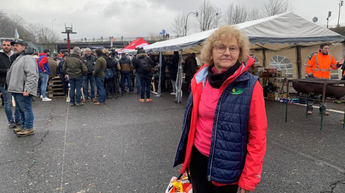 Corinne Bonnet, présidente de Terres Bocage Gâtinais, est venue tous les jours de la semaine, sur le point de blocage de Villabé déplacé à Chilly-Mazarin (Essonne).