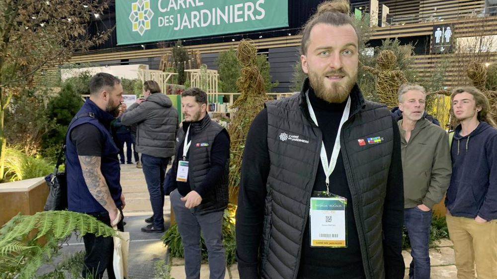 Simon Freitag, paysagiste à Forbach (57), présente son projet « La Vi'll'e De Demain » pendant le concours du Carré des Jardiniers 2023.