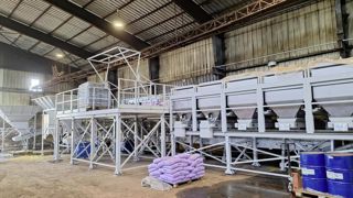 Le site de production de Lavilledieu (07) de Florentaise, qui a subi un incendie en 2022, voit sa capacité de production doubler grâce à l’installation d’une ligne automatisée de mélange de terreau.