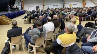 Cohésion. Le 20 février à Saint James (Manche), près de 250 producteurs ont fait bloc derrière leur OP Ouest'Lait pour sortir par le haut du long conflit qui oppose Sunlait et Savencia. Cohésion. Le 20 février à Saint James (Manche), près de 250 producteurs ont fait bloc derrière leur OP Ouest'Lait pour sortir par le haut du long conflit qui oppose Sunlait et Savencia.