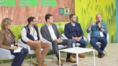 De gauche à droite : Marie-Cécile Damave, responsable innovations et affaires internationales chez Agridées (animatrice), Sébastien Roumegous, fondateur de Biosphères, Julien Coignac, coordinateur RSE chez Cristal Union, Nicolas Ferrière, co-fondateur de Carbonapp, et François Thierart, fondateur de MyEasyFarm.