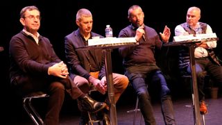 Pascal Lebrun (éleveur Agrial) et Christophe Miault (éleveur Terrena, au micro) entourés de Christophe Barayre, responsable Ouest chez  Lactalis (à gauche) et d'un représentant de Système U, reconnaissent que la loi Egalim a permis de passer des hausses de prix.