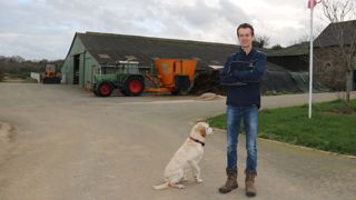 Originaire des Pays-Bas, Tom Van Der Biezen a trouvé la ferme laitière qui répondait à ses exigences en Bretagne. Originaire des Pays-Bas, Tom Van Der Biezen a trouvé la ferme laitière qui répondait à ses exigences en Bretagne.