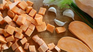 La patate douce séduit de plus en plus de consommateurs en raison de goût sucré. La patate douce séduit de plus en plus de consommateurs en raison de goût sucré.