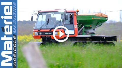 Une dameuse PistenBully pour épandre l'engrais en conditions humides Une dameuse PistenBully pour épandre l'engrais en conditions humides