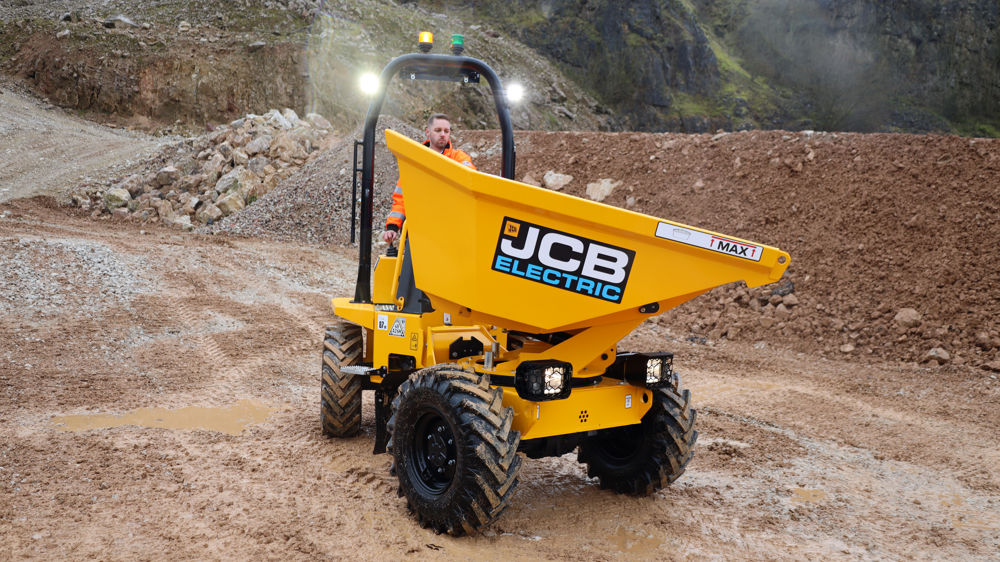 Le dumper électrique JCB 3TE possède une autonomie d’une journée de travail.