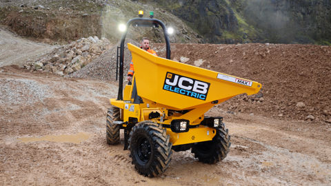 Le dumper électrique JCB 3TE possède une autonomie d’une journée de travail. Le dumper électrique JCB 3TE possède une autonomie d’une journée de travail.
