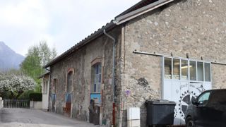 Pour les éleveurs du territoire, la présence de cet abattoir niché dans une impasse de la commune du Bourg-d’Oisans est « une vraie chance ». Pour les éleveurs du territoire, la présence de cet abattoir niché dans une impasse de la commune du Bourg-d’Oisans est « une vraie chance ».