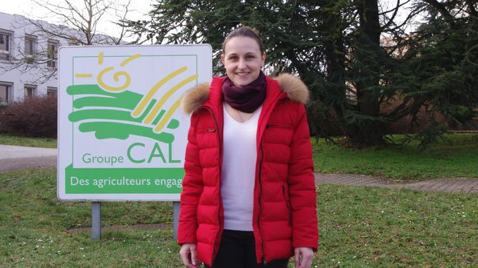 Anastasia Jacquey, experte agroéconomie à la Cal depuis début 2023, conseille les adhérents sur leurs projets de transmission d’exploitation ou de diversification en photovoltaïsme, mais également pour gérer leur trésorerie ou calculer leur coût de production.