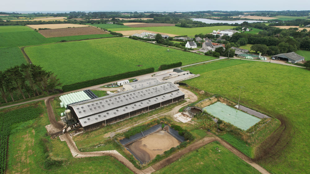 Les inspecteurs de l’environnement peuvent se déplacer librement dans les lieux ouverts au public, ils ne peuvent se rendre dans les locaux professionnels non ouverts au public qu’entre 6 h et 21 h.  Les inspecteurs de l’environnement peuvent se déplacer librement dans les lieux ouverts au public, ils ne peuvent se rendre dans les locaux professionnels non ouverts au public qu’entre 6 h et 21 h.