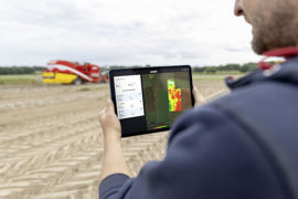 Le CropAnalyser de Grimme analyse la récolte des pomme de terre, directement sur l'arracheuse. Le CropAnalyser de Grimme analyse la récolte des pomme de terre, directement sur l'arracheuse.