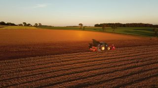 Les tracteurs ont tourné pour avancer les chantiers de semis de maïs ce week-end. Les tracteurs ont tourné pour avancer les chantiers de semis de maïs ce week-end.