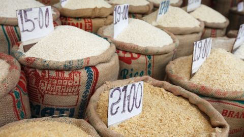 Fin juillet 2023, l'Inde a annoncé qu'elle n'exporterait plus de riz blanc non basmati afin d'assurer sa sécurité alimentaire