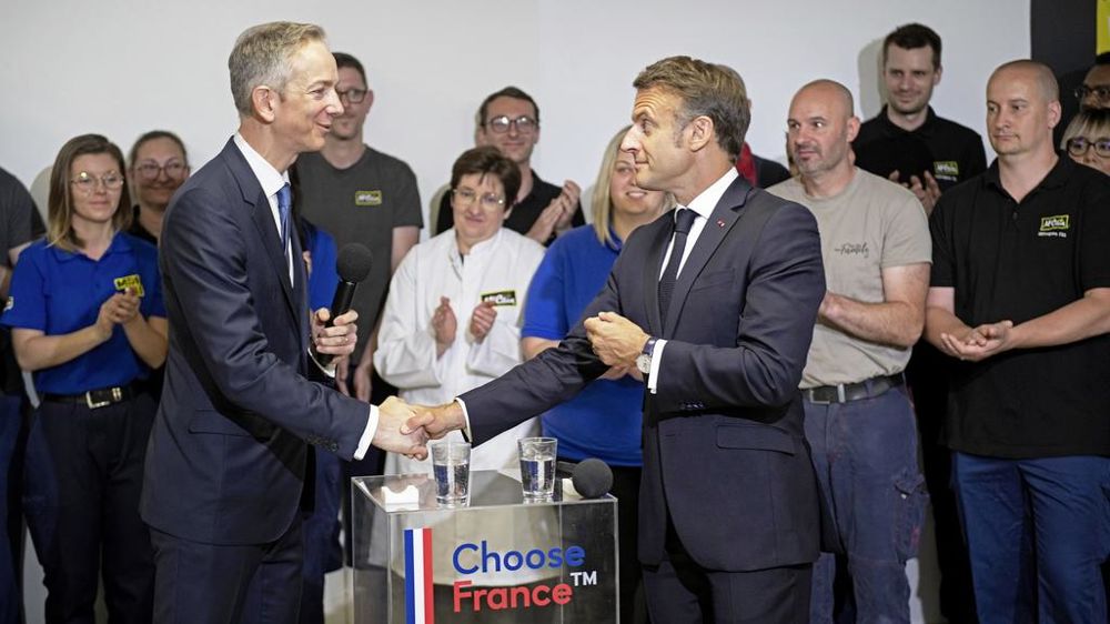 Visite d'Emmanuel Macron sur le site McCain de Matougues dans la Marne lundi 13 mai 2024.
