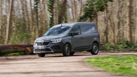 Le Renault Kangoo Van de troisième génération s’équipe de l’option Sésame ouvre-toi, un système offrant un accès latéral le plus large de sa catégorie à l'espace de chargement. Le Renault Kangoo Van de troisième génération s’équipe de l’option Sésame ouvre-toi, un système offrant un accès latéral le plus large de sa catégorie à l'espace de chargement.