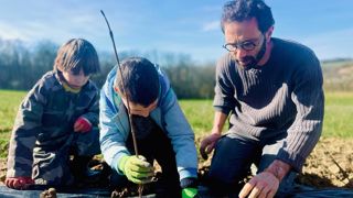 Les citoyens de demain peuvent, dès aujourd’hui, être accompagnés par des agriculteurs de tous secteurs pour apprendre à s’occuper des haies et comprendre le vivant. Les citoyens de demain peuvent, dès aujourd’hui, être accompagnés par des agriculteurs de tous secteurs pour apprendre à s’occuper des haies et comprendre le vivant.