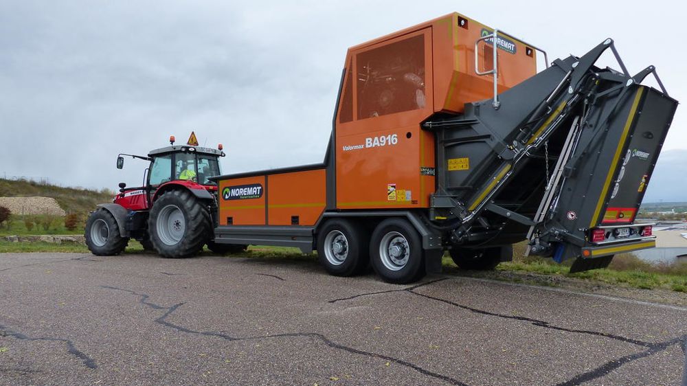 L'activité « valorisation » est en forte progression chez Noremat. Ici, le broyeur rapide à inertie Valormax BA 916 motorisé par un bloc Mercedes-Benz de 530 ch. L'engin permet de valoriser jusqu'à 70 t/h de déchets verts et 50 t/h de bois.