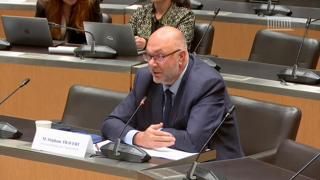 Le président de la commission des Affaires économiques et ancien ministre de l'Agriculture, Stéphane Travert, veut mettre en œuvre une mission d'information sur le foncier. Le président de la commission des Affaires économiques et ancien ministre de l'Agriculture, Stéphane Travert, veut mettre en œuvre une mission d'information sur le foncier.