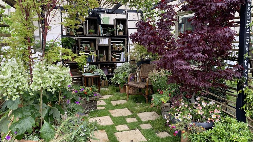 Le « Jardin de lecture, bibliothèque végétale » a été récompensé par la presse horticole présente au salon. Le « Jardin de lecture, bibliothèque végétale » a été récompensé par la presse horticole présente au salon.