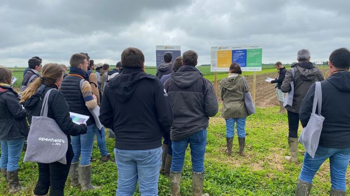 80 coopératives et 65 fournisseurs étaient représentés, jeudi 30 mai, lors de la visite de la plateforme Openfield, à Milly-la-Forêt (Essonne).